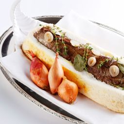 特選牛フィレ肉の塩釜焼き
